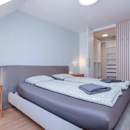 דירה Peaceful Oldtown Free Parking 2-bedroom ברטיסלאבה