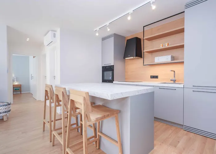 Peaceful Oldtown Free Parking 2-bedroom Apartment