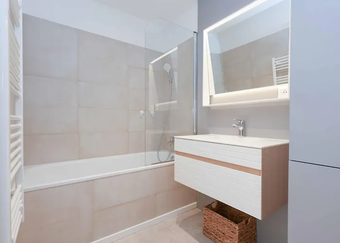 Peaceful Oldtown Free Parking 2-bedroom Appartamento